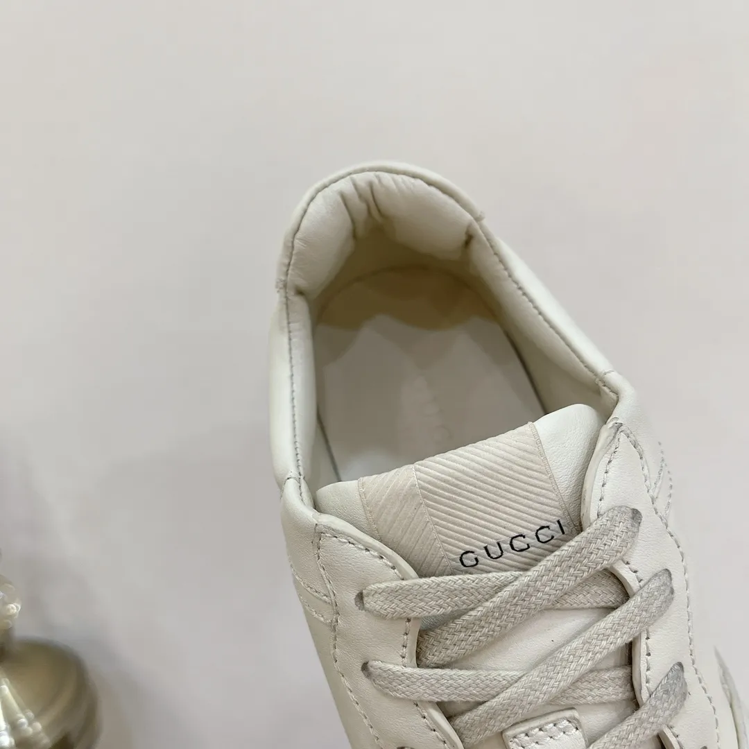P700👟👟 The top version of GUCCI dad shoes, the latest upgraded version❗❗ The fabric is 100% consistent with the store. The whole series uses four leather styles. Each pattern, color and fabric are one-to-one consistent with the store. Women's size 35 36 37 38 39 40 Men's size 39 40 41 42 43 44 (women's size 34, men's size 45 can be customized)